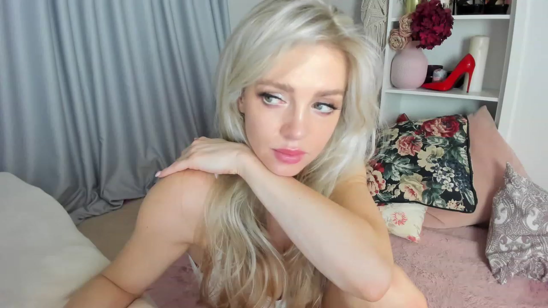 Gallery image thumbnail from Nadyasoft's myfreecams stream on, 03/31/2023, 13:43 image 7 of 20
