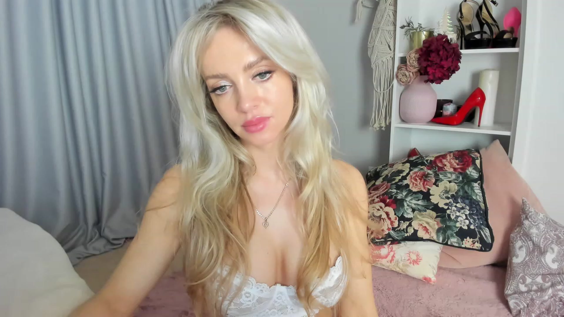 Gallery image thumbnail from Nadyasoft's myfreecams stream on, 03/31/2023, 13:43 image 5 of 20