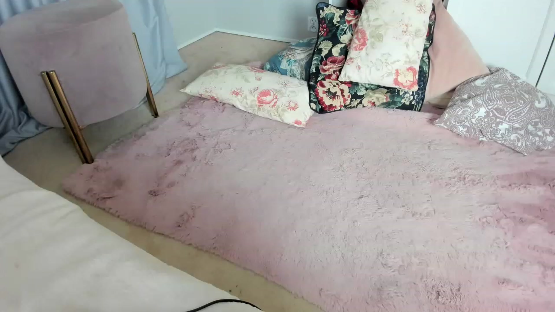 Gallery image thumbnail from Nadyasoft's myfreecams stream on, 03/31/2023, 18:02 image 20 of 20