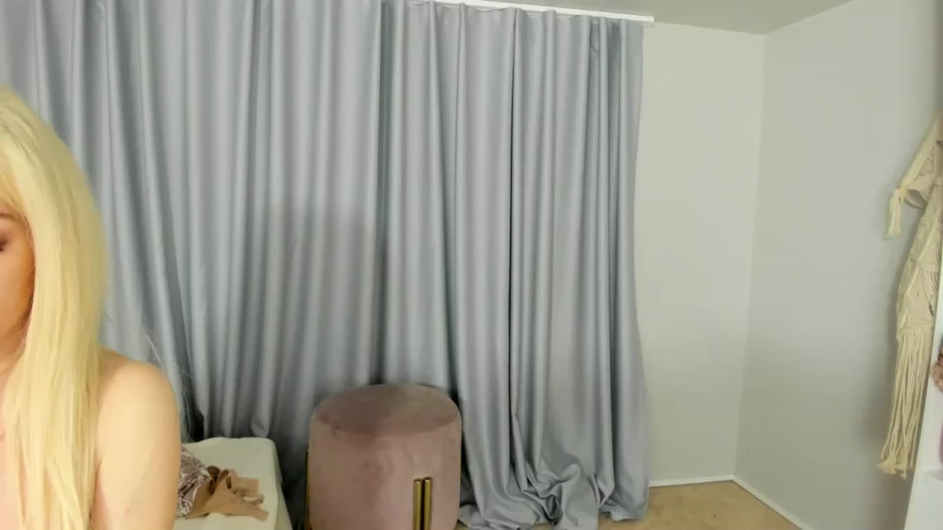 Gallery image thumbnail from Nadyasoft's myfreecams stream on, 04/27/2023, 14:59 image 19 of 20