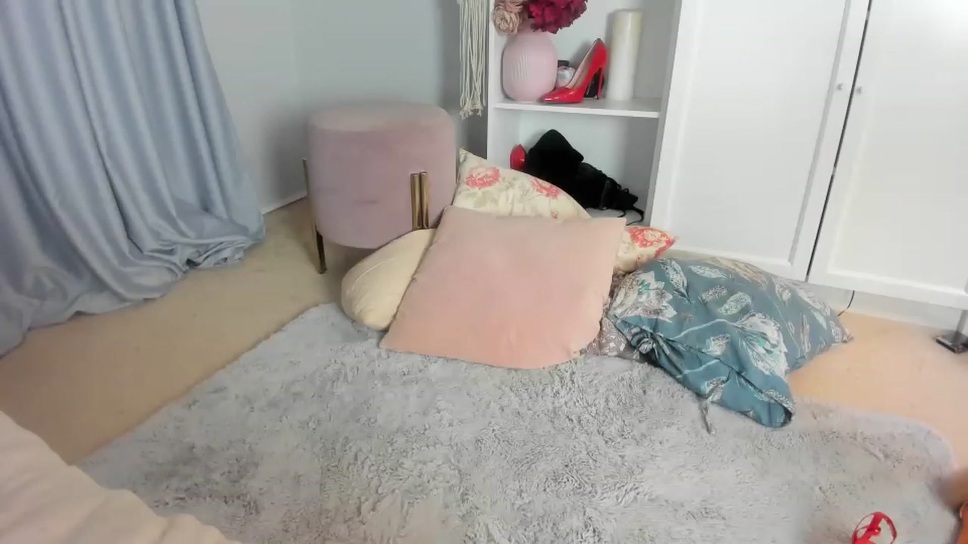 Gallery image thumbnail from Nadyasoft's myfreecams stream on, 05/05/2023, 13:12 image 13 of 20