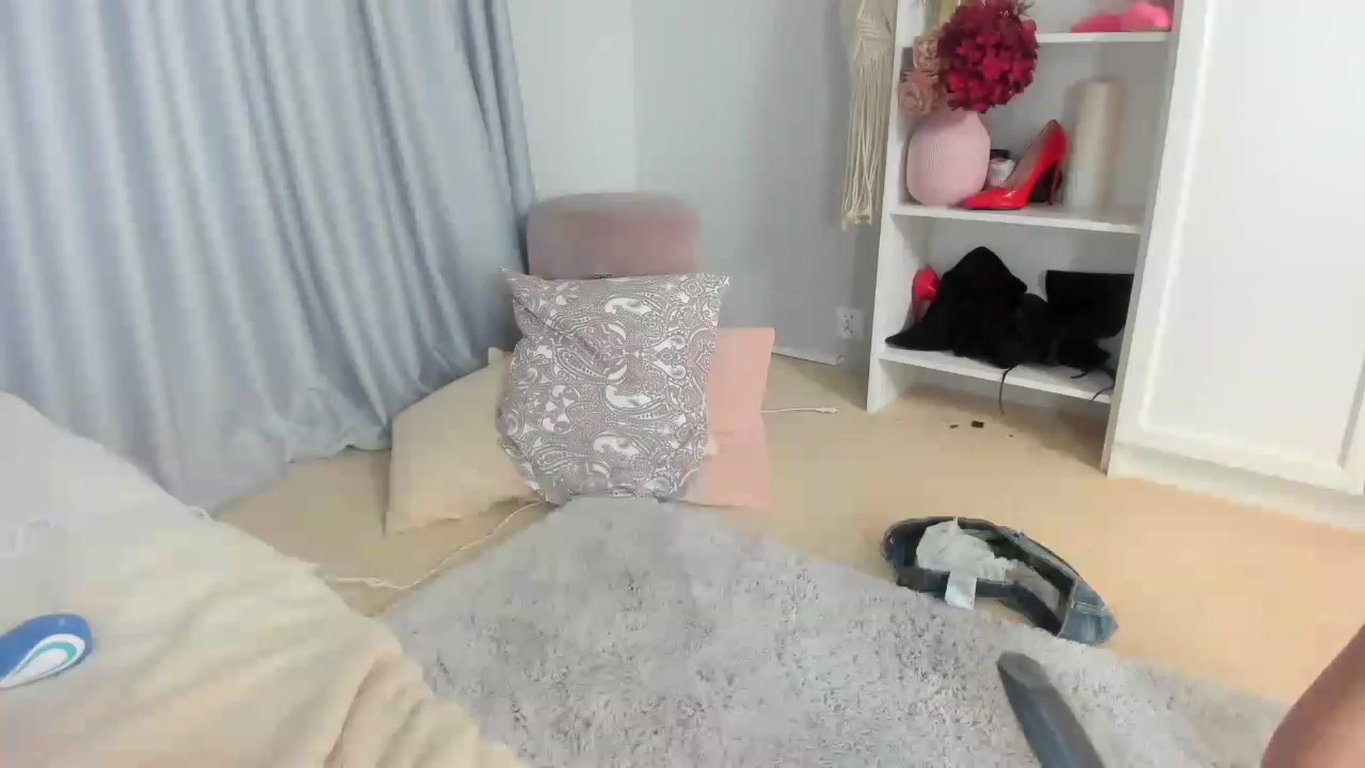 Gallery image thumbnail from Nadyasoft's myfreecams stream on, 05/10/2023, 12:18 image 16 of 20
