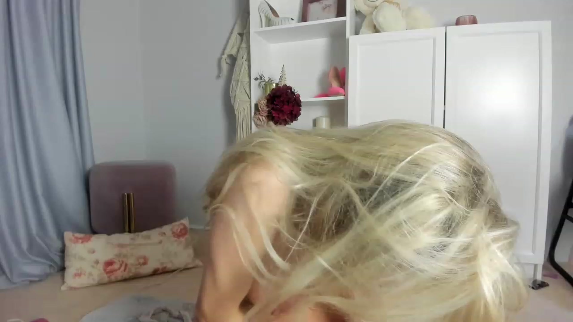 Gallery image thumbnail from Nadyasoft's myfreecams stream on, 05/10/2023, 14:46 image 15 of 20
