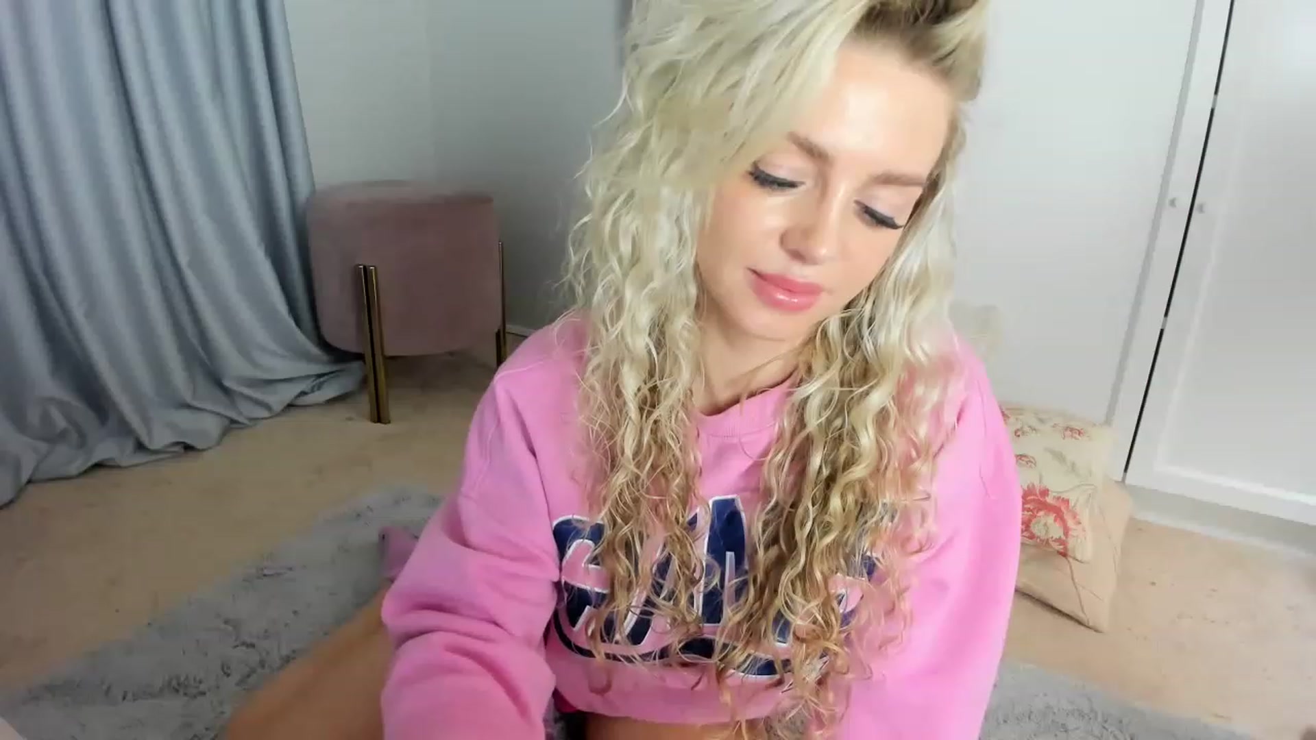 Gallery image thumbnail from Nadyasoft's myfreecams stream on, 05/19/2023, 11:45 image 2 of 20