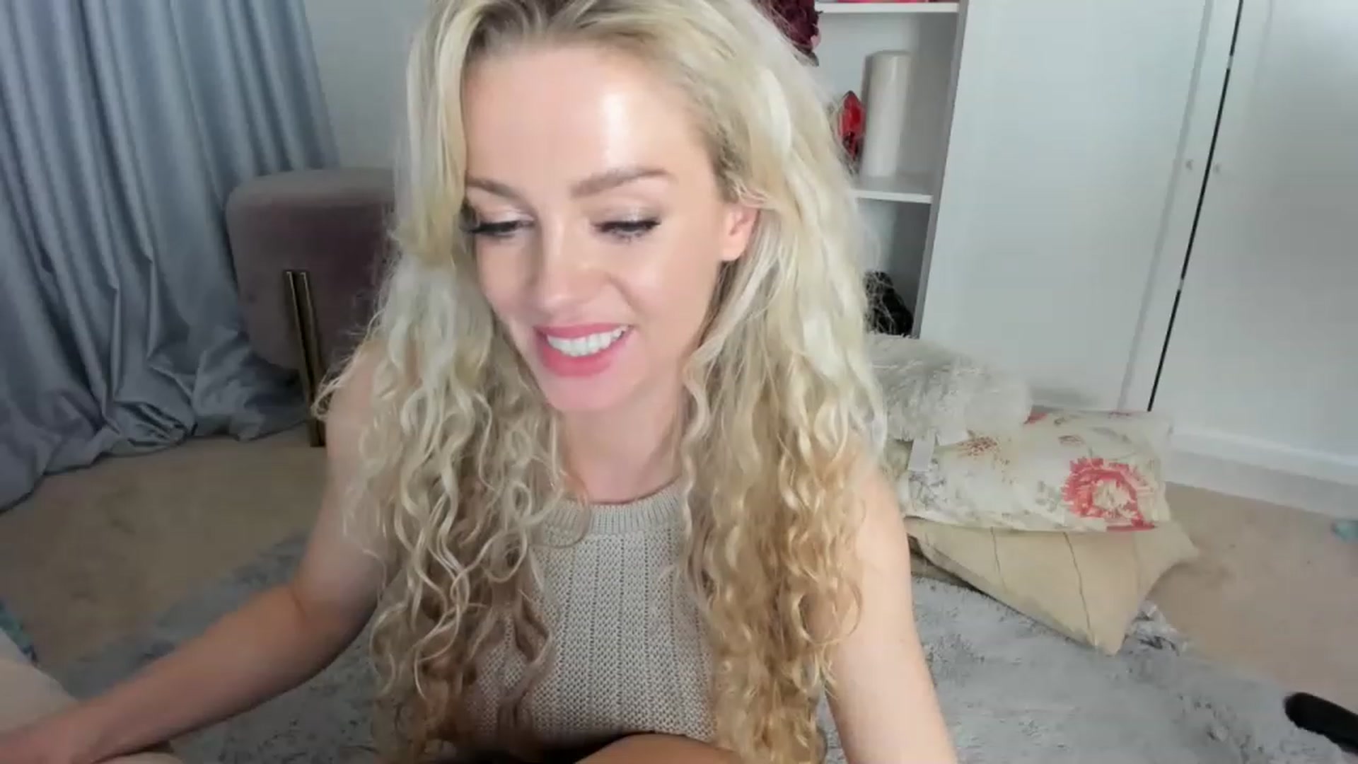 Gallery image thumbnail from Nadyasoft's myfreecams stream on, 05/23/2023, 15:13 image 20 of 20