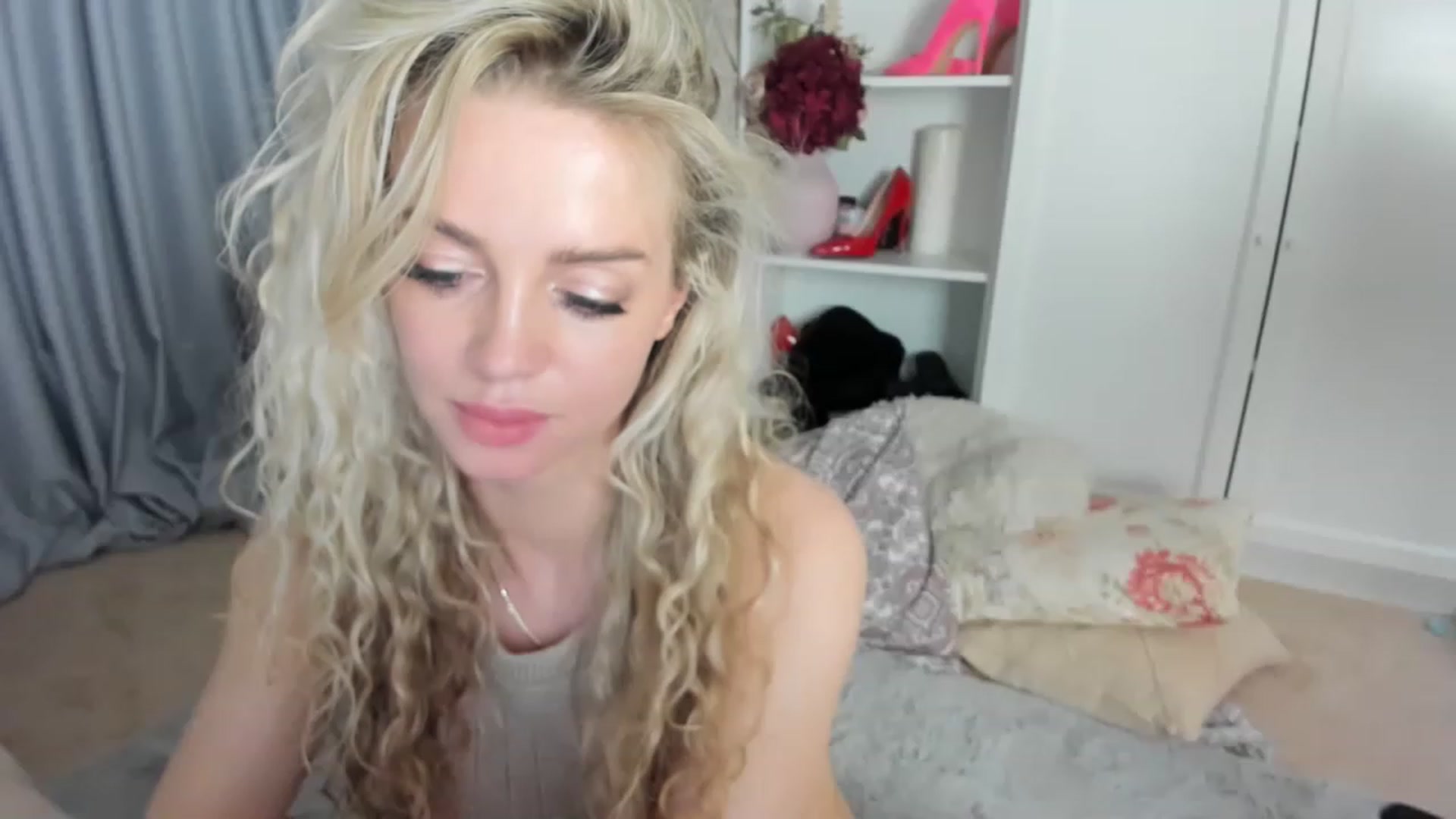 Gallery image thumbnail from Nadyasoft's myfreecams stream on, 05/23/2023, 17:04 image 12 of 20