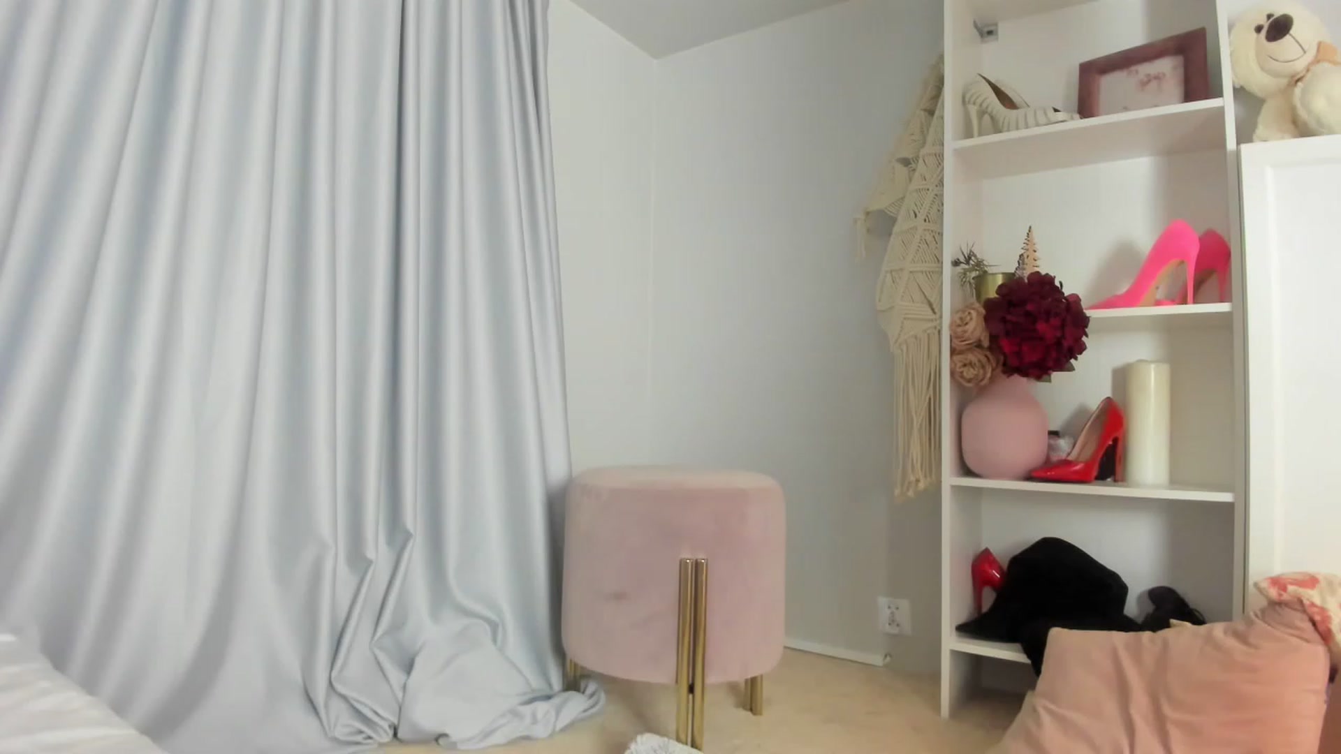 Gallery image thumbnail from Nadyasoft's myfreecams stream on, 06/01/2023, 14:04 image 7 of 20
