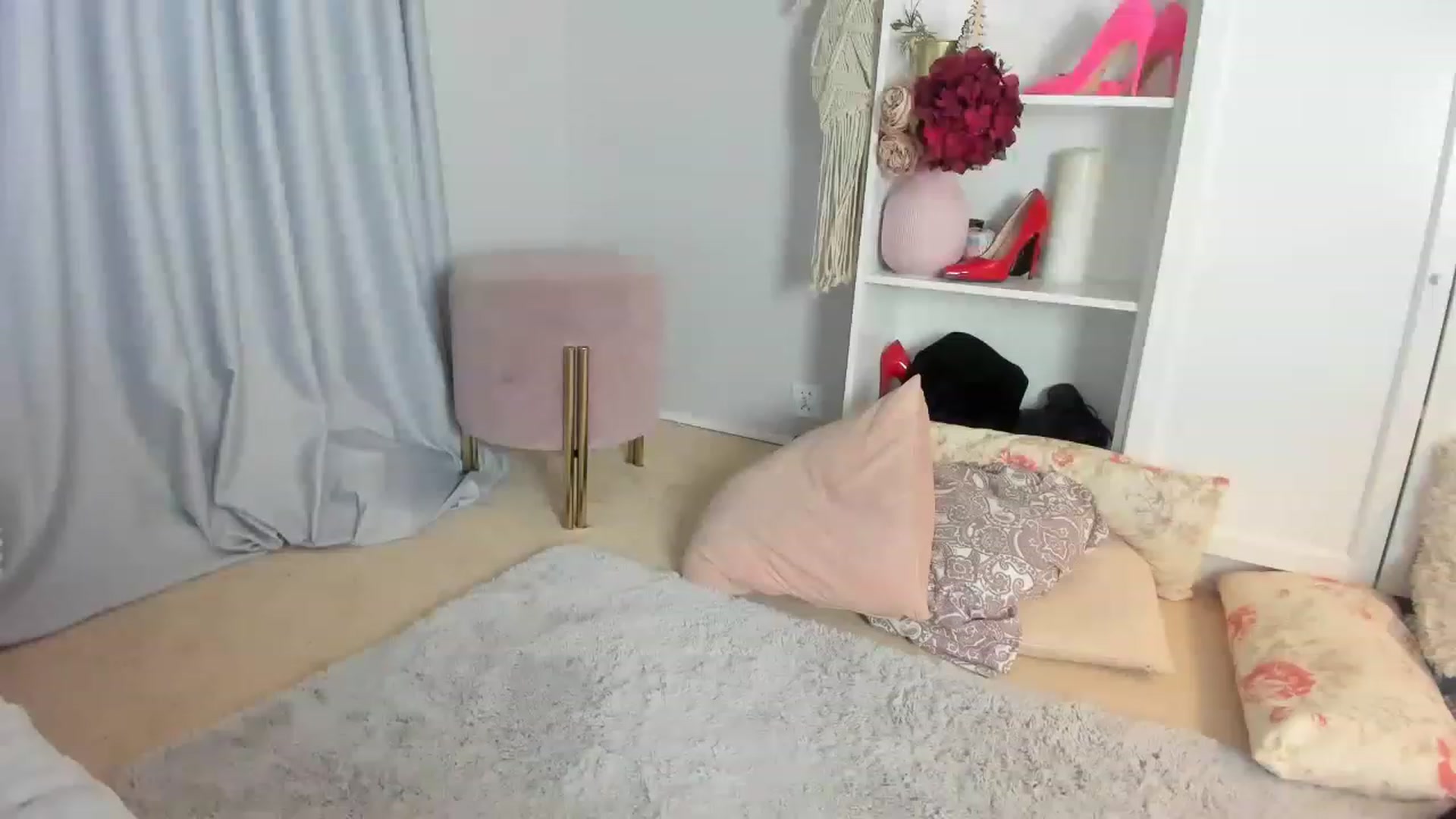 Gallery image thumbnail from Nadyasoft's myfreecams stream on, 06/02/2023, 13:35 image 15 of 20