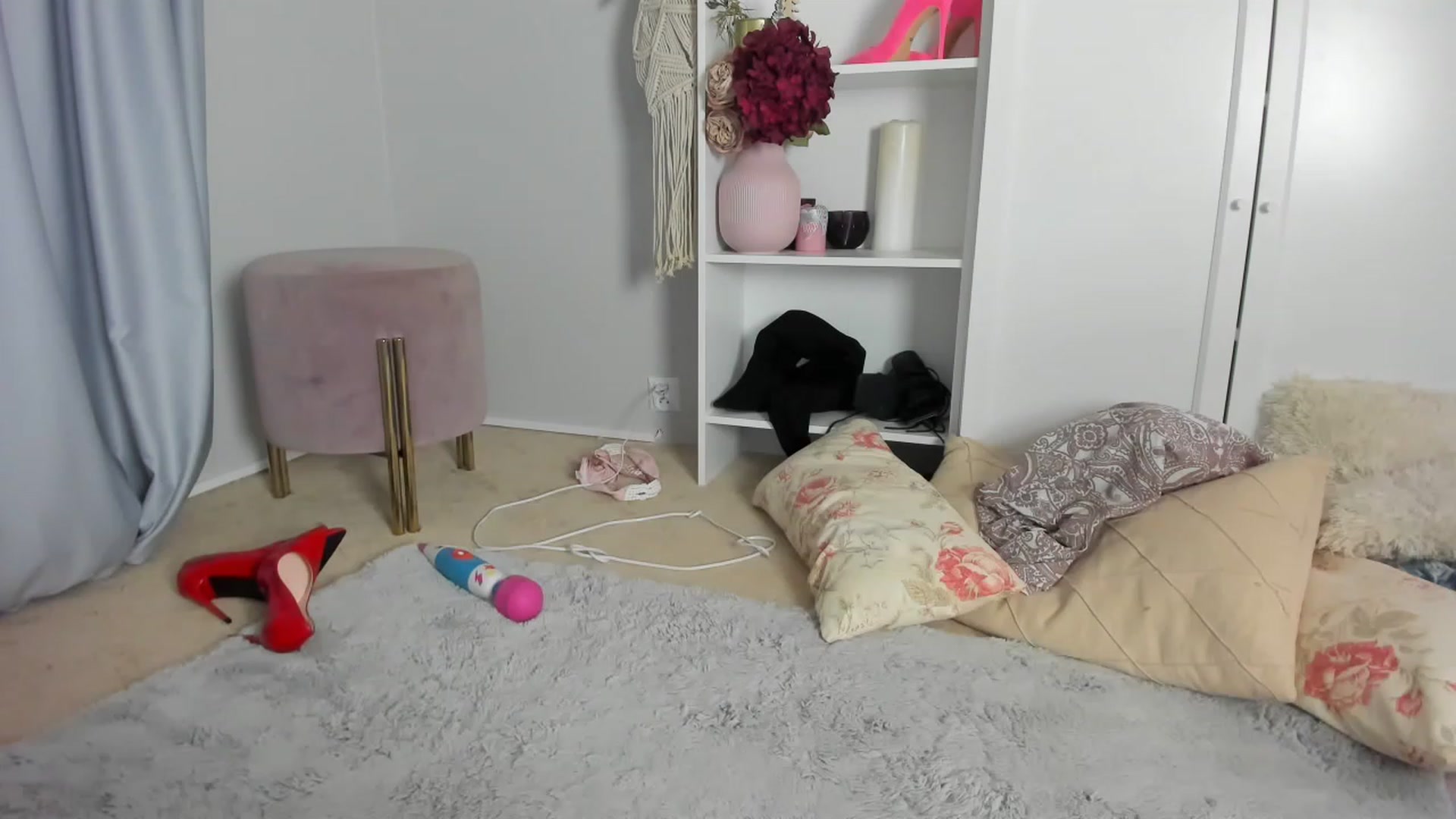 Gallery image thumbnail from Nadyasoft's myfreecams stream on, 06/10/2023, 15:36 image 9 of 20