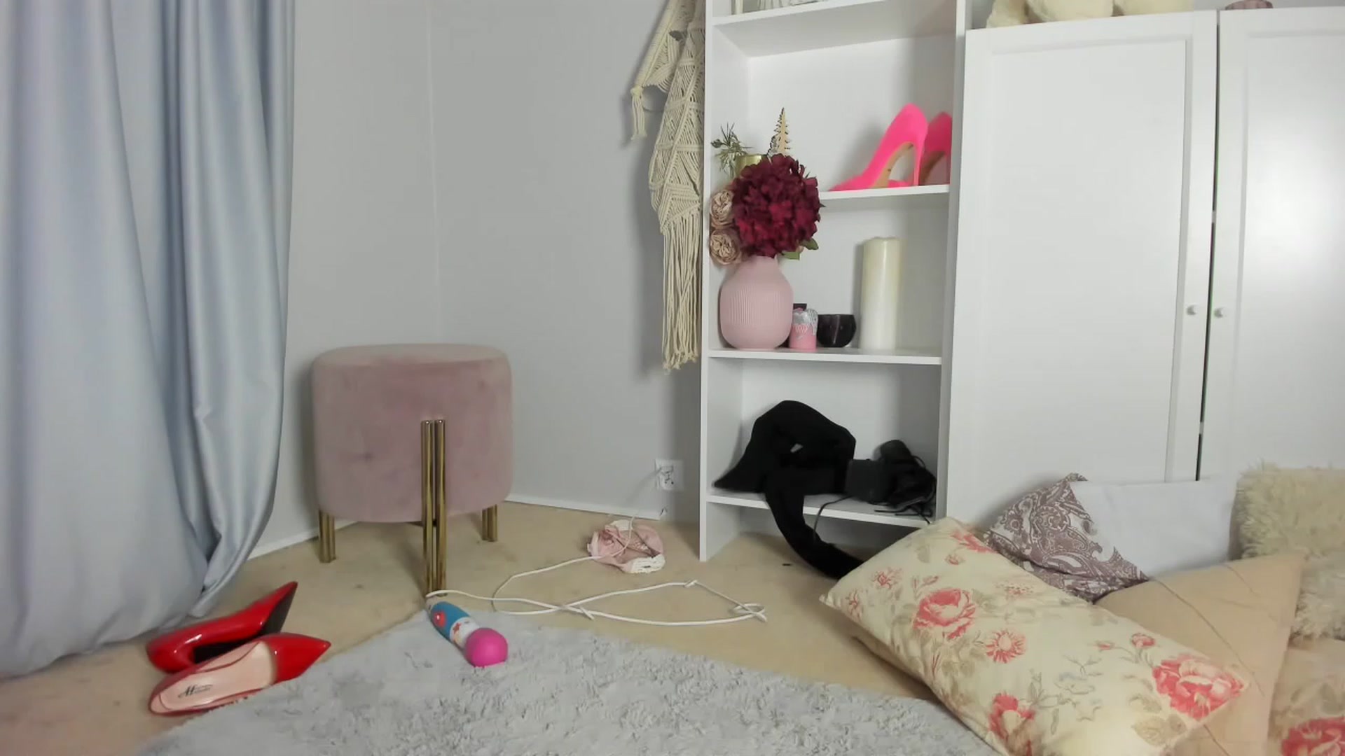 Gallery image thumbnail from Nadyasoft's myfreecams stream on, 06/10/2023, 16:57 image 7 of 20