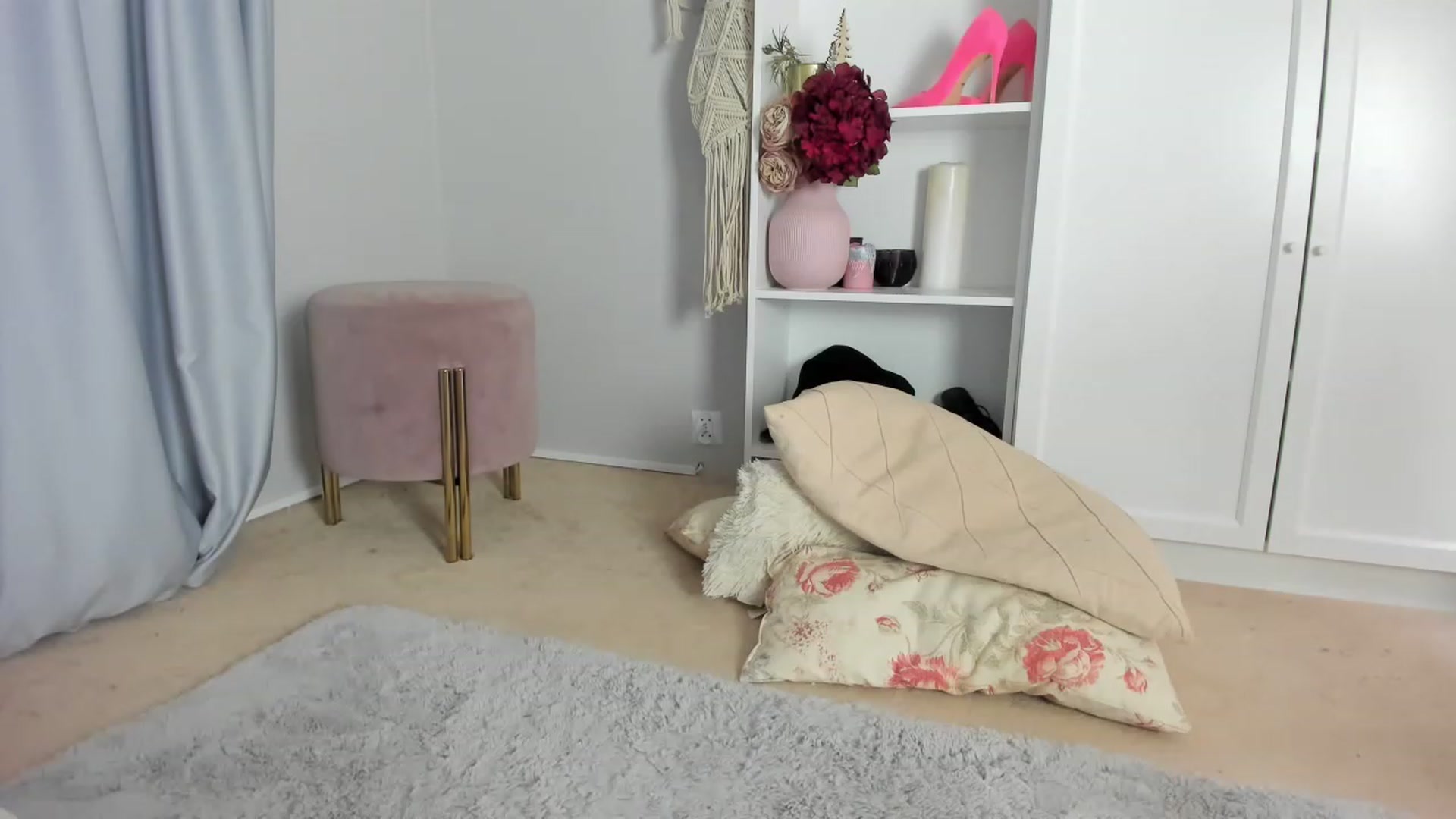 Gallery image thumbnail from Nadyasoft's myfreecams stream on, 06/13/2023, 13:39 image 16 of 20