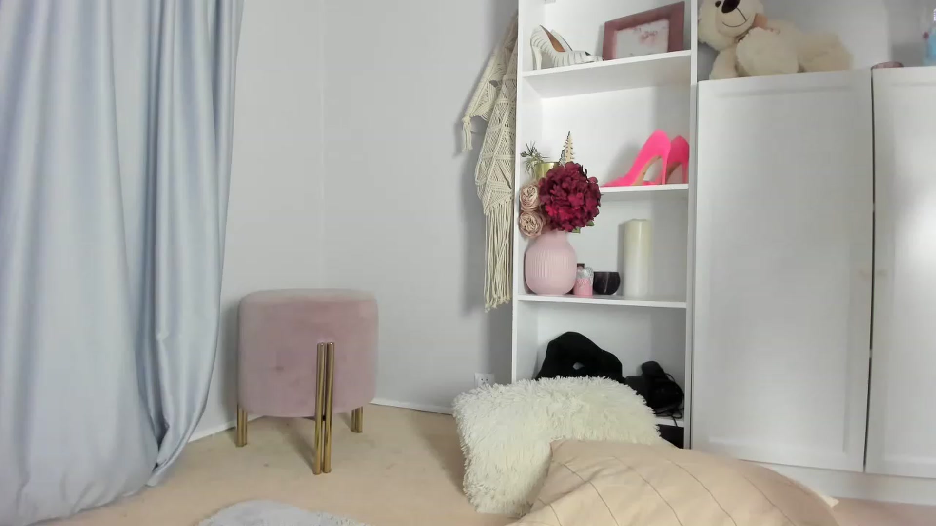 Gallery image thumbnail from Nadyasoft's myfreecams stream on, 06/13/2023, 17:19 image 2 of 20