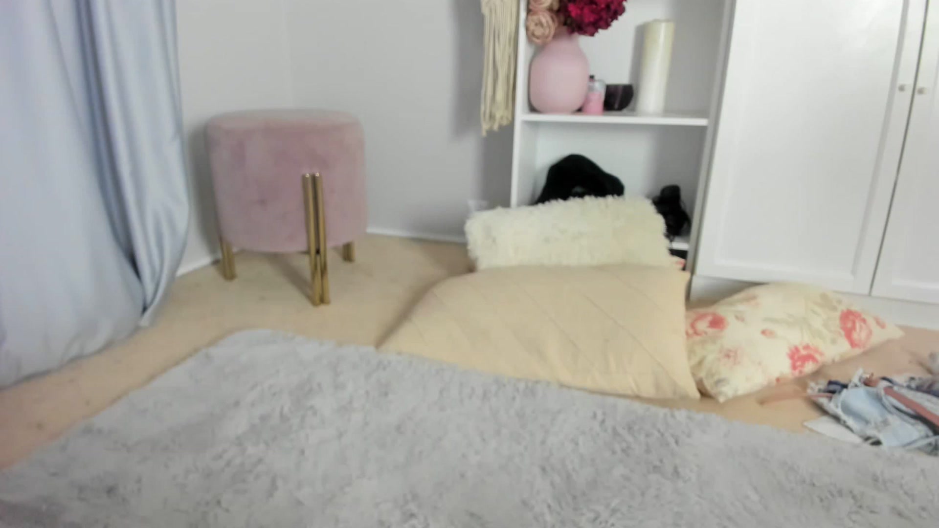 Gallery image thumbnail from Nadyasoft's myfreecams stream on, 06/17/2023, 15:15 image 13 of 20