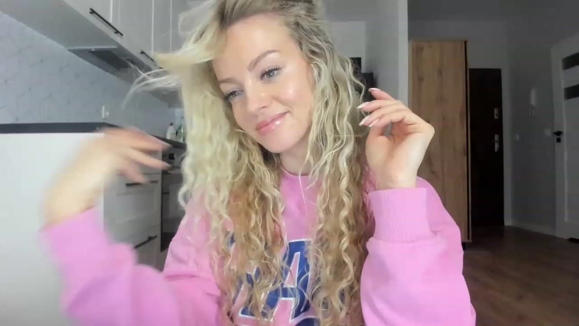 Gallery image thumbnail from Nadyasoft's myfreecams stream on, 08/07/2023, 12:23 image 19 of 20