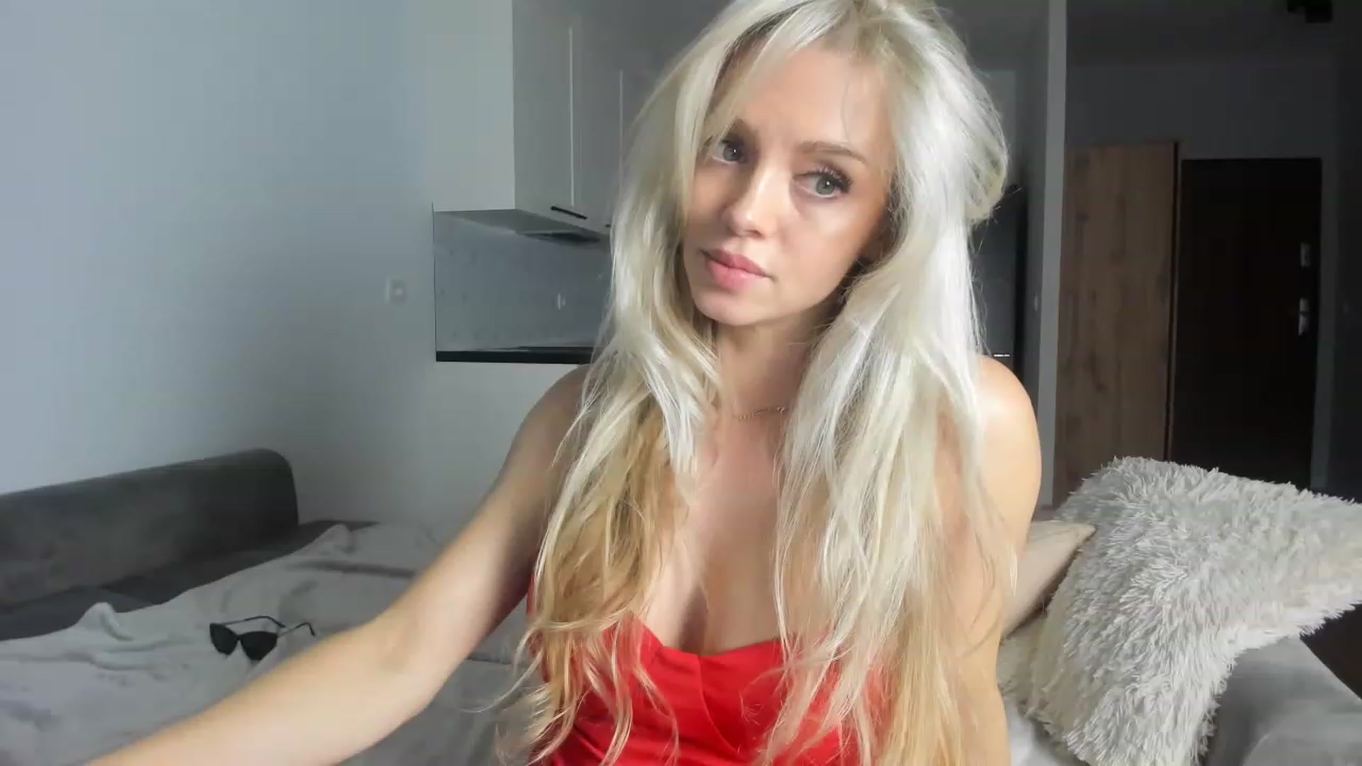 Gallery image thumbnail from Nadyasoft's myfreecams stream on, 08/10/2023, 16:54 image 18 of 20