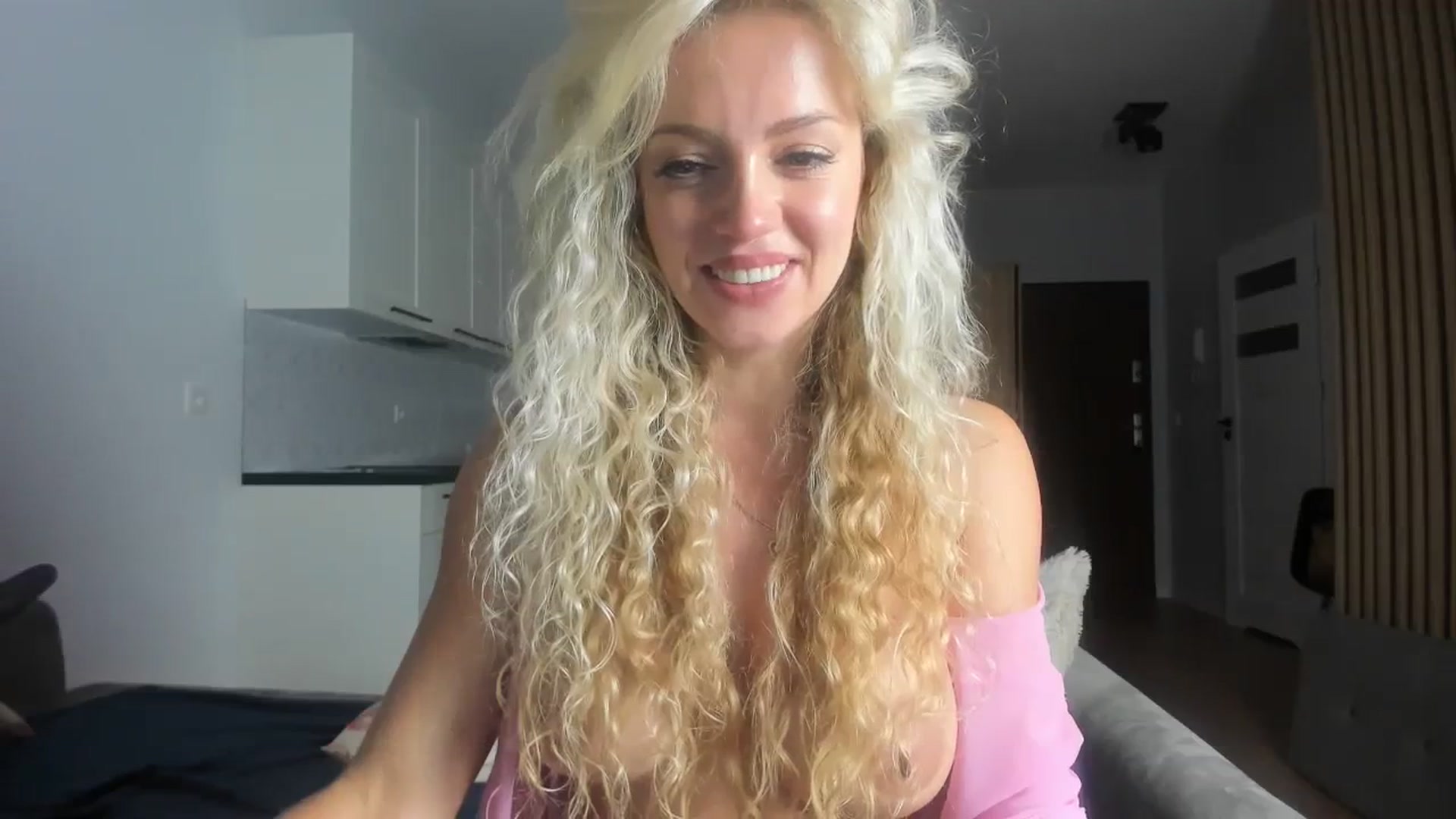 Gallery image thumbnail from Nadyasoft's myfreecams stream on, 08/30/2023, 14:38 image 4 of 20