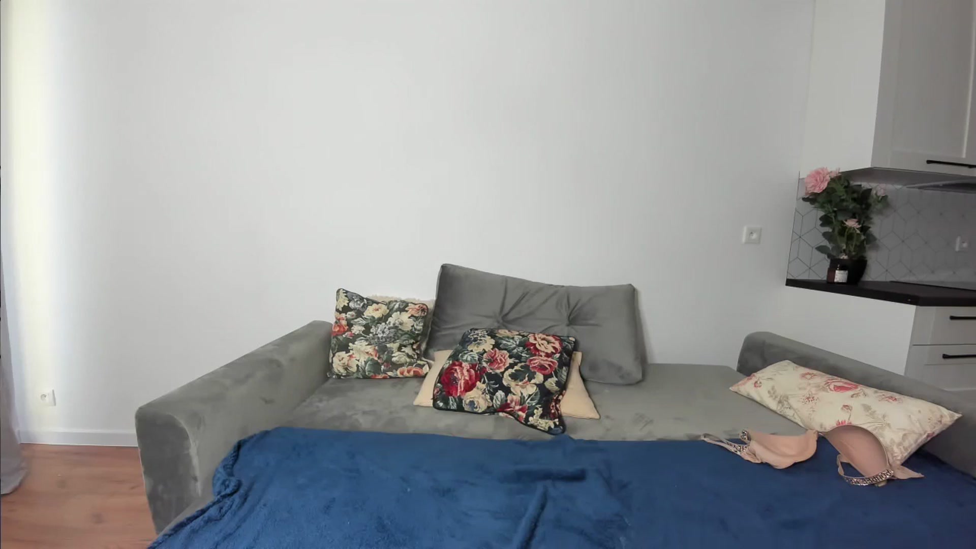 Gallery image thumbnail from Nadyasoft's myfreecams stream on, 09/23/2023, 13:10 image 10 of 20