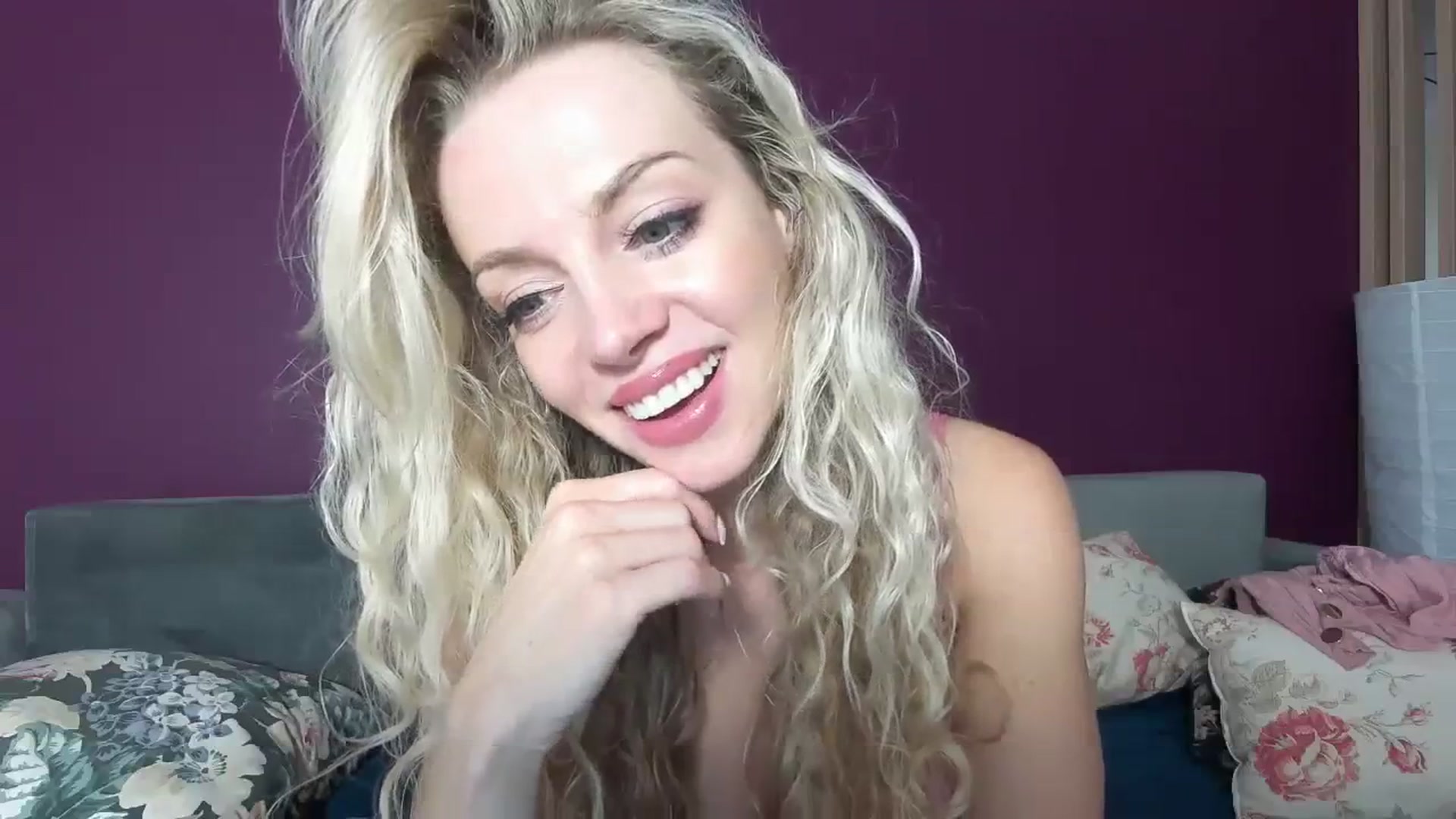 Gallery image thumbnail from Nadyasoft's myfreecams stream on, 10/25/2023, 13:10 image 4 of 20