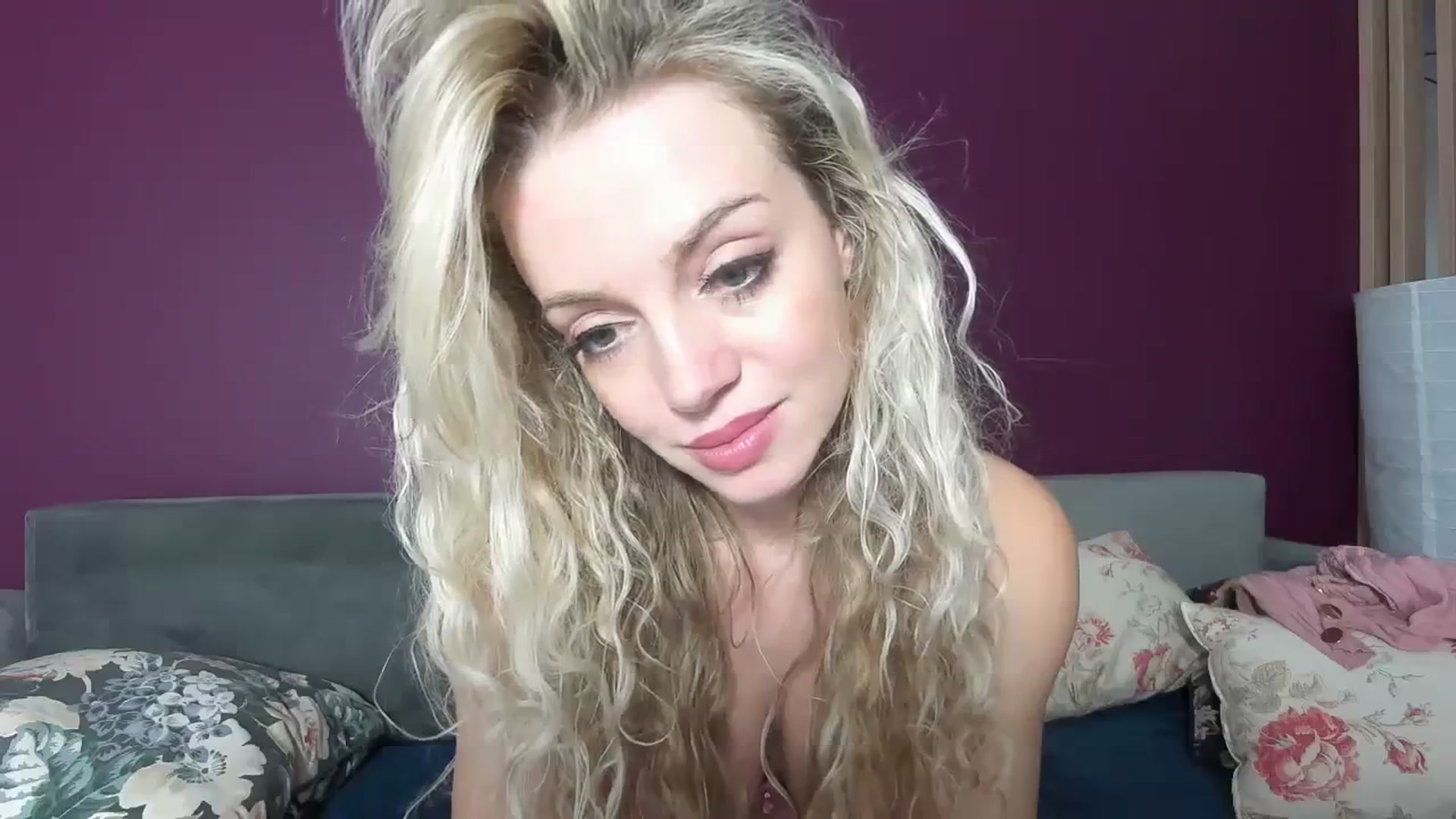 Gallery image thumbnail from Nadyasoft's myfreecams stream on, 10/25/2023, 13:10 image 5 of 20