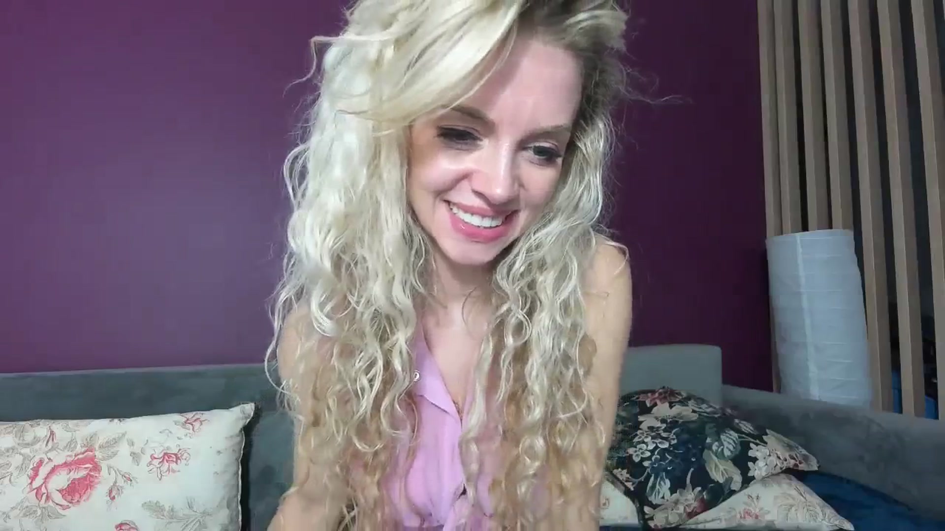 Gallery image thumbnail from Nadyasoft's myfreecams stream on, 10/25/2023, 16:32 image 15 of 20