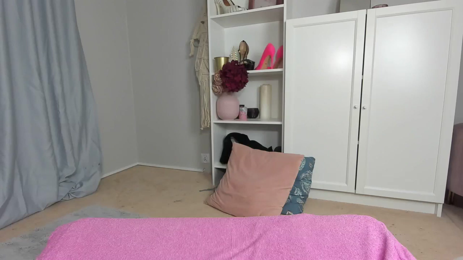 Gallery image thumbnail from Nadyasoft's myfreecams stream on, 11/19/2023, 14:53 image 4 of 20
