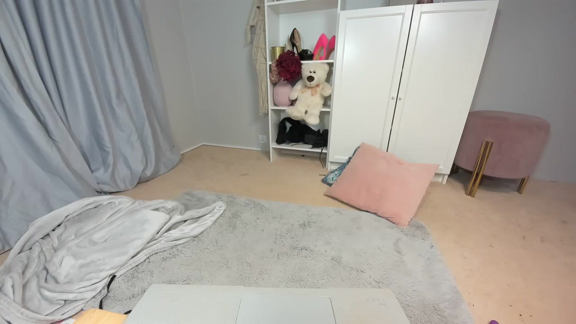 Gallery image thumbnail from Nadyasoft's myfreecams stream on, 11/25/2023, 14:08 image 1 of 20