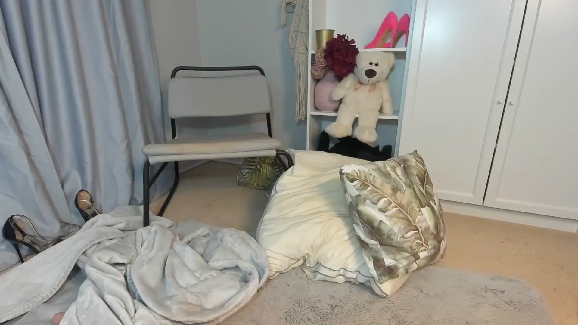 Gallery image thumbnail from Nadyasoft's myfreecams stream on, 12/06/2023, 17:12 image 9 of 20
