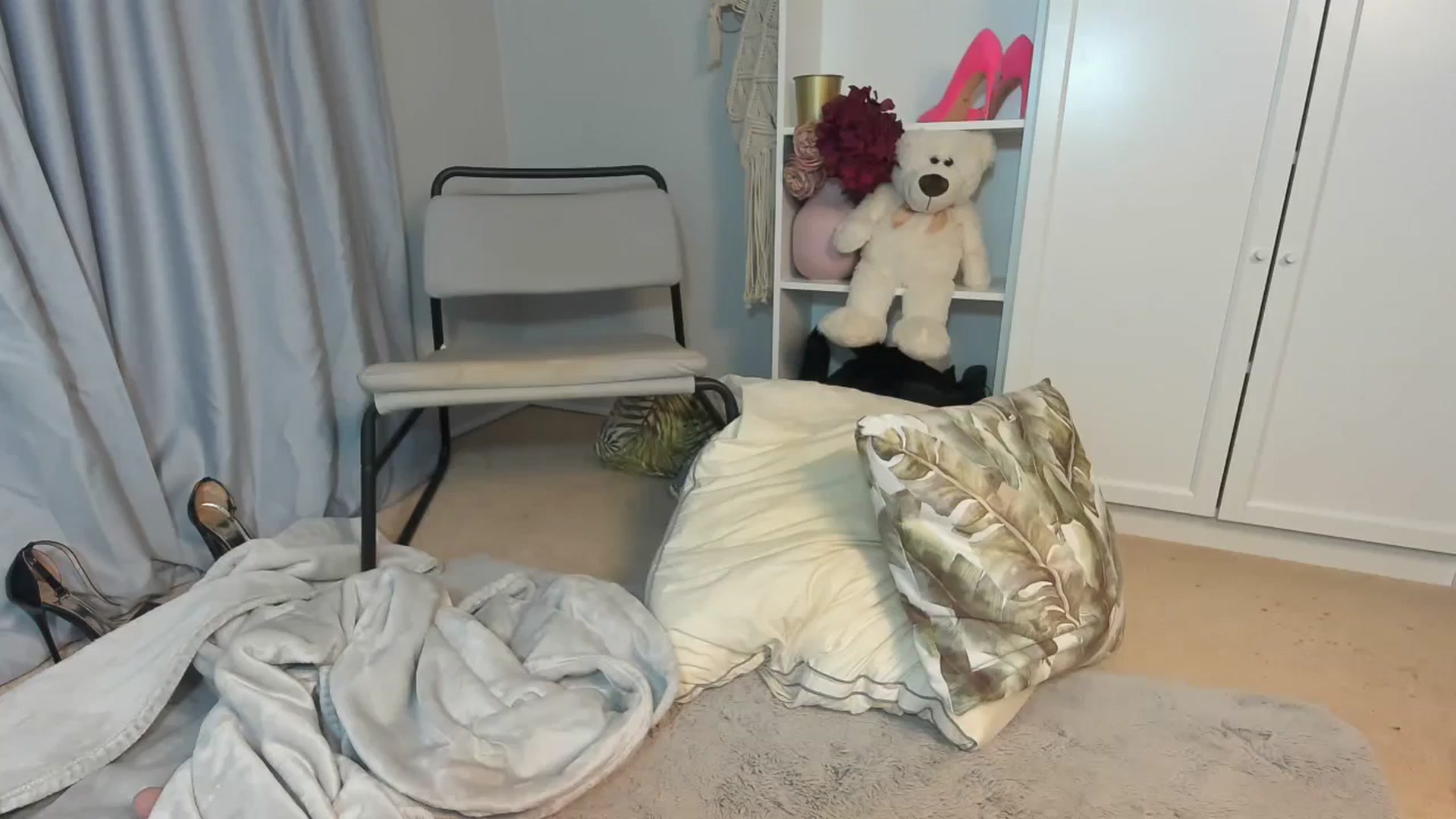 Gallery image thumbnail from Nadyasoft's myfreecams stream on, 12/06/2023, 17:12 image 8 of 20