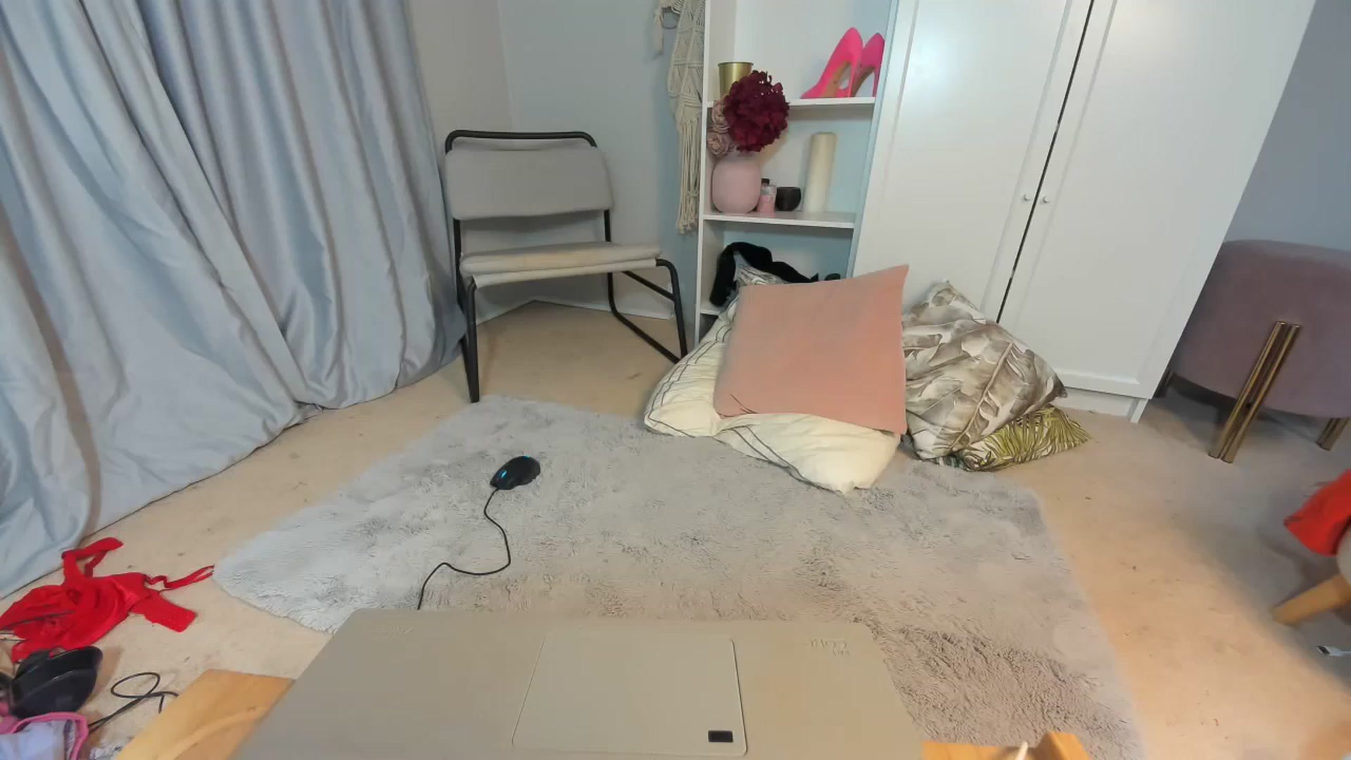 Gallery image thumbnail from Nadyasoft's myfreecams stream on, 12/13/2023, 11:04 image 11 of 20