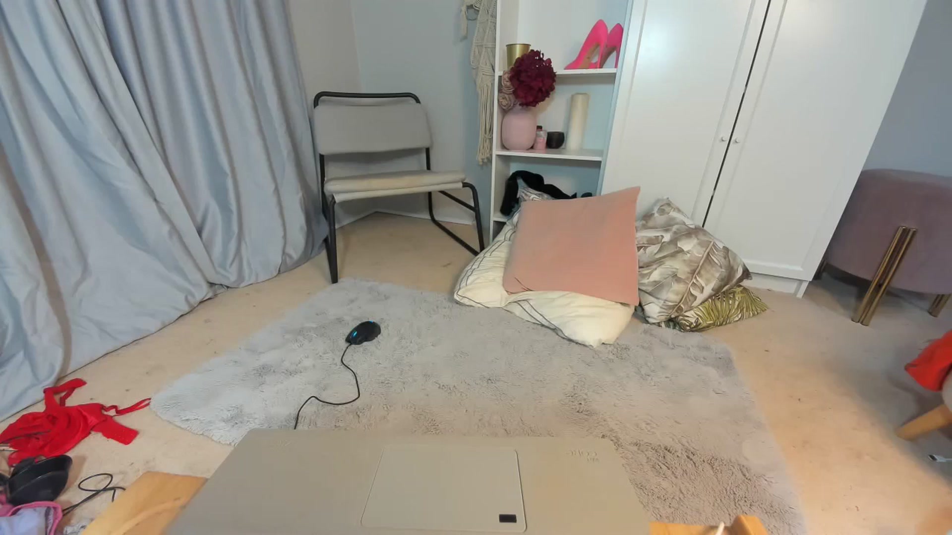 Gallery image thumbnail from Nadyasoft's myfreecams stream on, 12/13/2023, 11:04 image 10 of 20