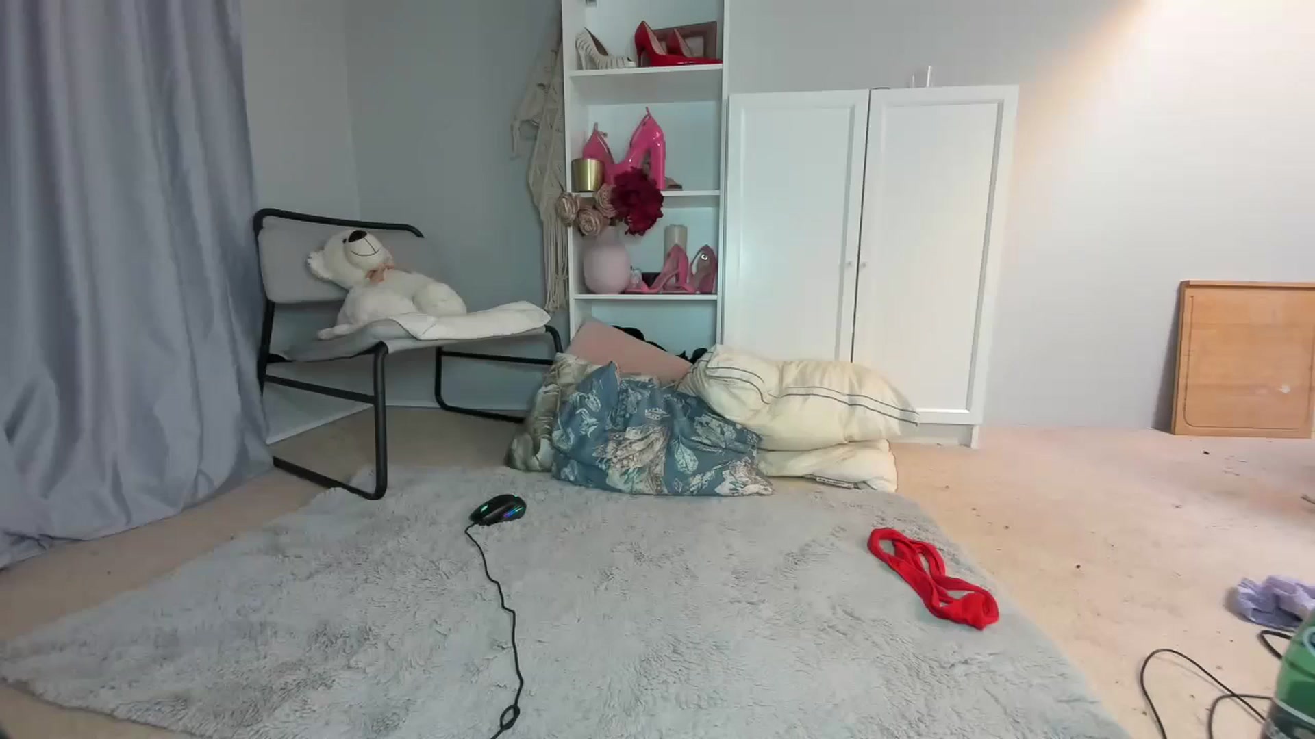 Gallery image thumbnail from Nadyasoft's myfreecams stream on, 07/08/2024, 13:18 image 18 of 20