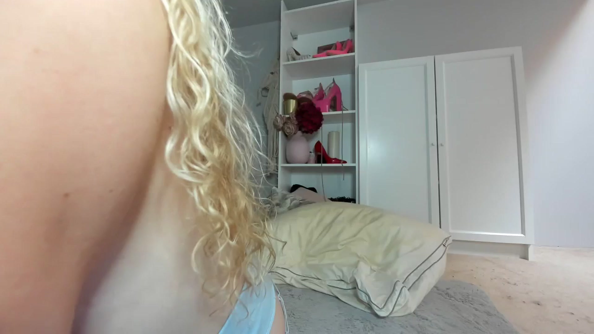Gallery image thumbnail from Nadyasoft's myfreecams stream on, 08/04/2024, 12:19 image 7 of 20
