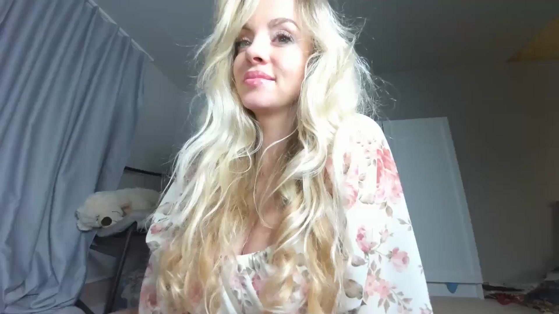 Gallery image thumbnail from Nadyasoft's myfreecams stream on, 08/15/2024, 22:27 image 11 of 20
