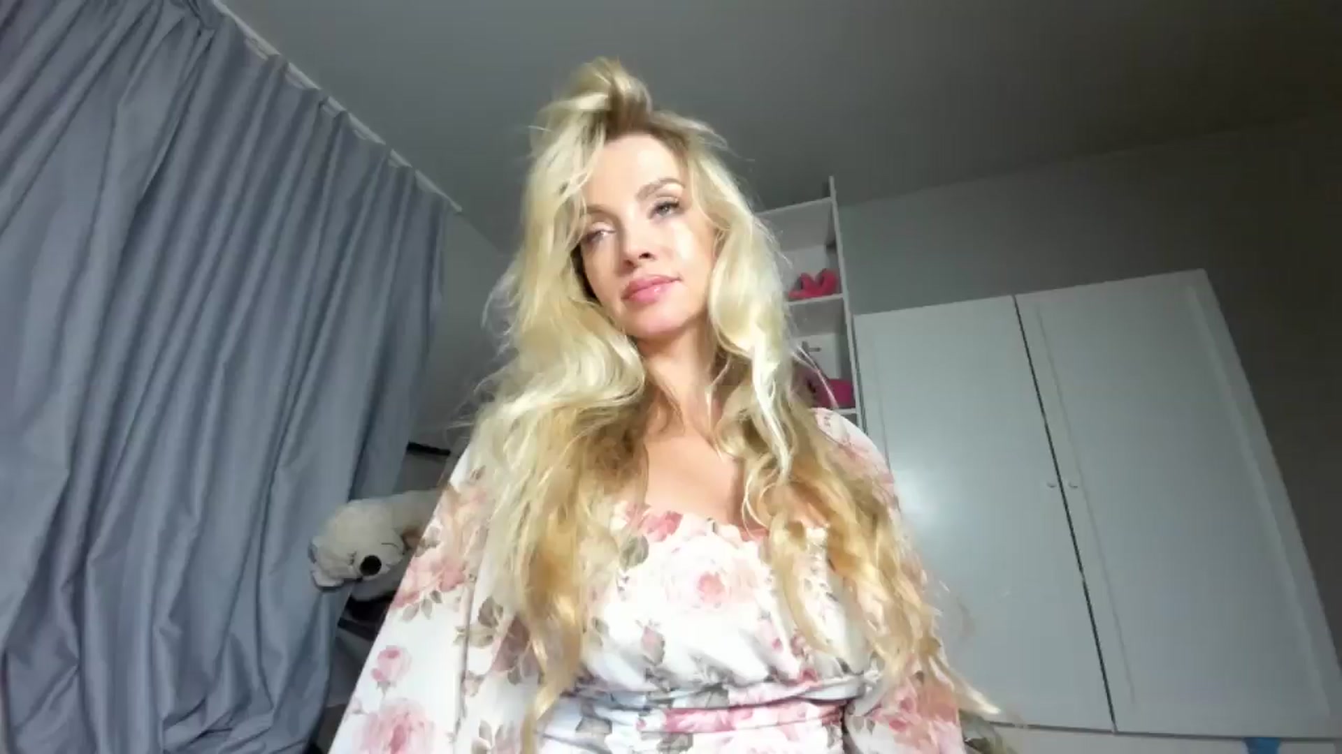 Gallery image thumbnail from Nadyasoft's myfreecams stream on, 08/15/2024, 22:27 image 1 of 20