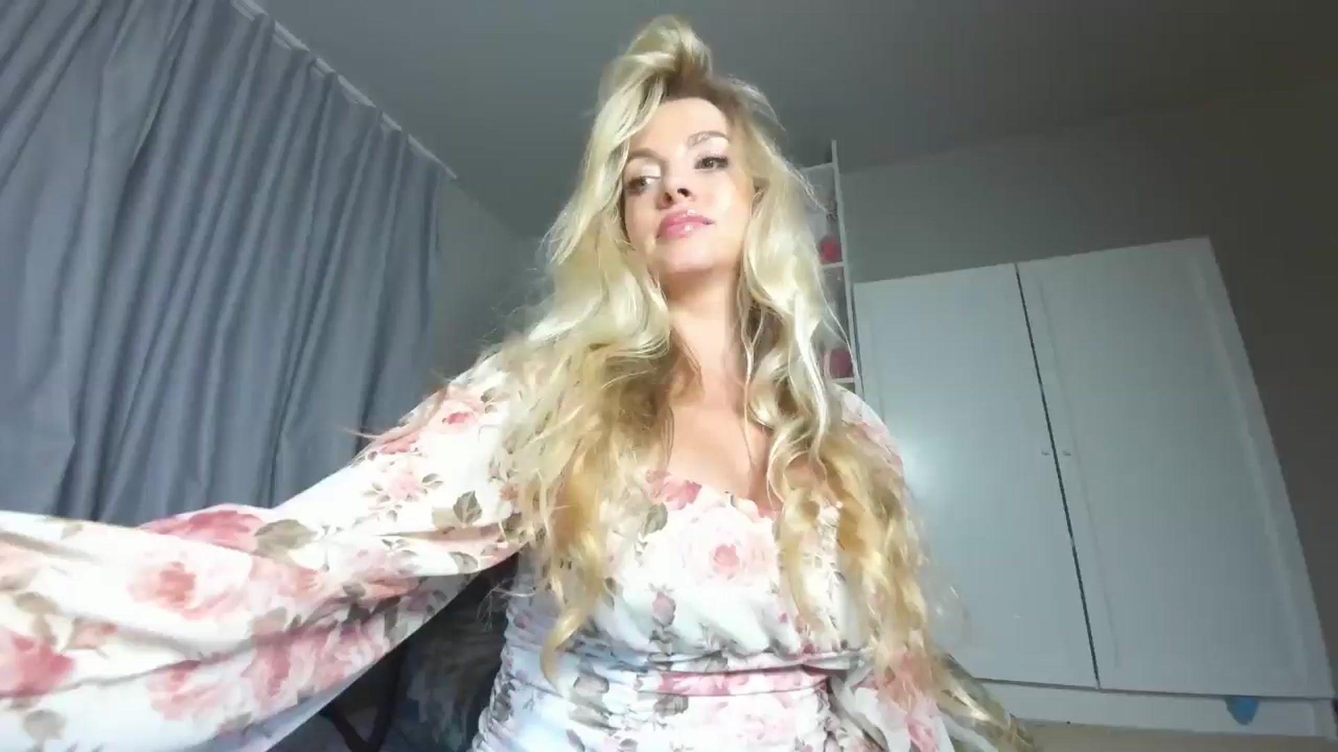 Gallery image thumbnail from Nadyasoft's myfreecams stream on, 08/15/2024, 22:27 image 2 of 20