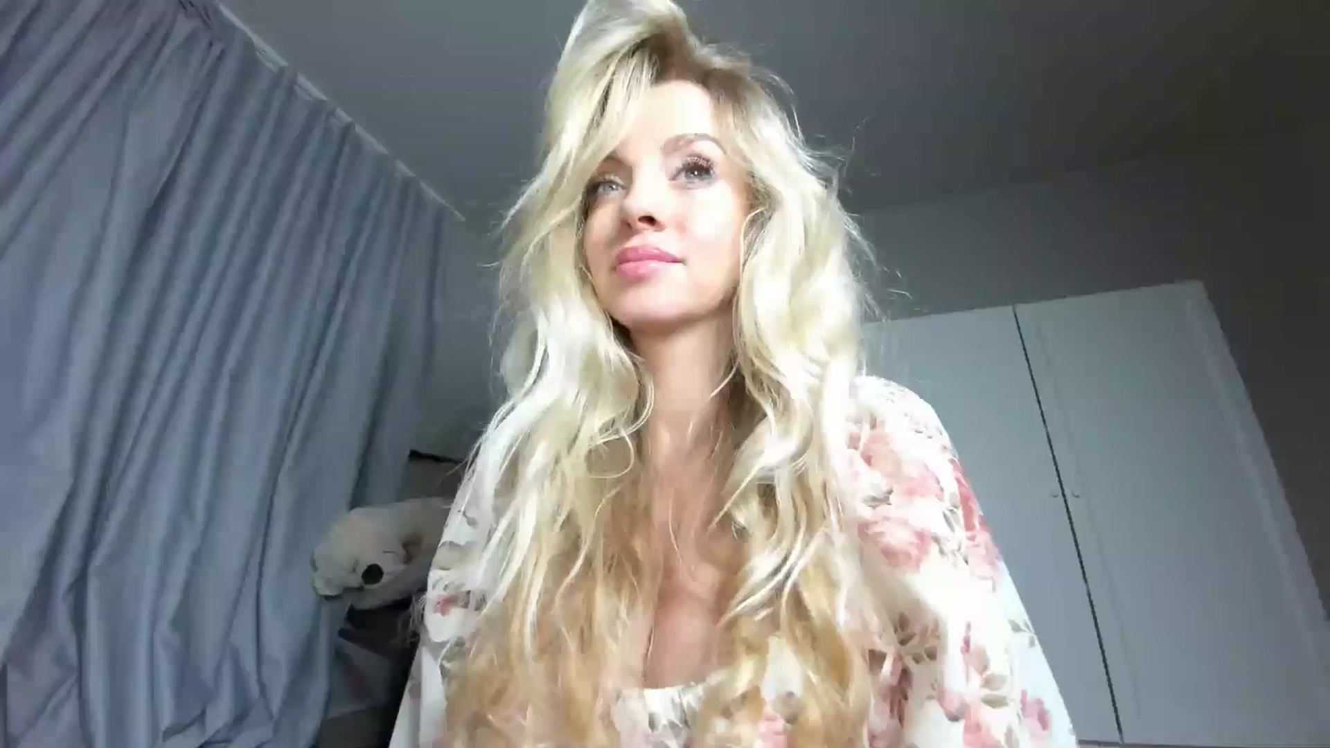 Gallery image thumbnail from Nadyasoft's myfreecams stream on, 08/15/2024, 22:27 image 10 of 20