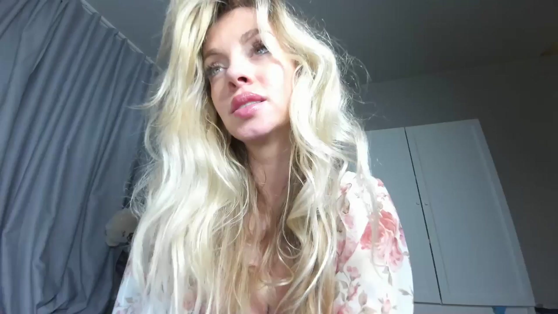 Gallery image thumbnail from Nadyasoft's myfreecams stream on, 08/15/2024, 22:43 image 1 of 20
