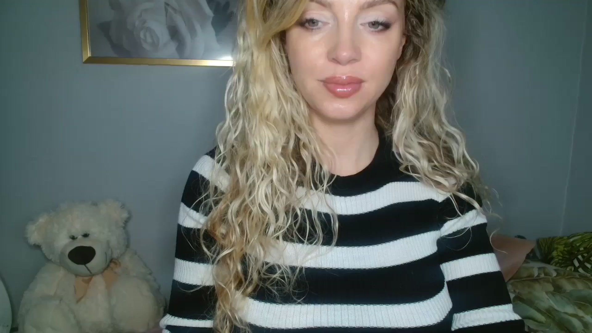 Gallery image thumbnail from Nadyasoft's myfreecams stream on, 10/15/2024, 13:46 image 1 of 20
