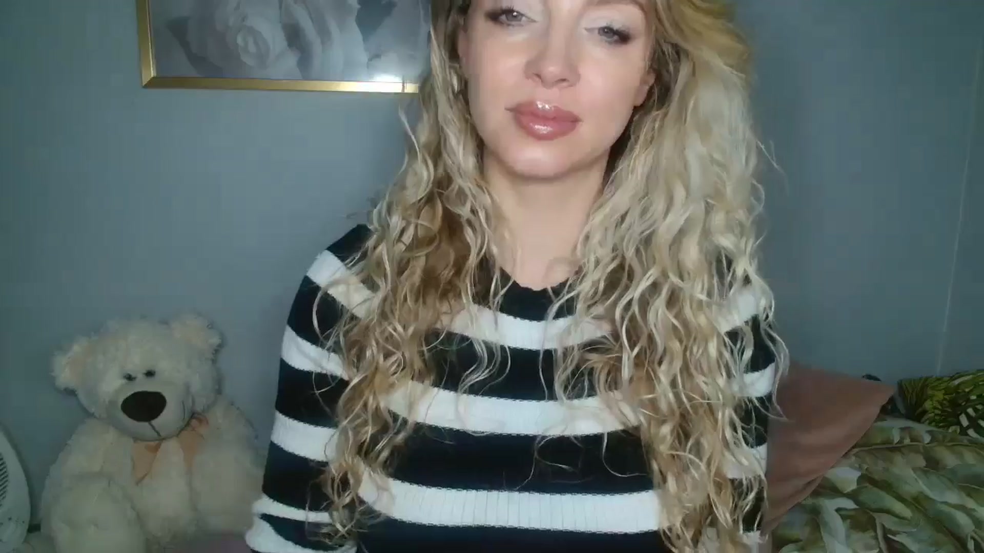 Gallery image thumbnail from Nadyasoft's myfreecams stream on, 10/15/2024, 13:46 image 5 of 20