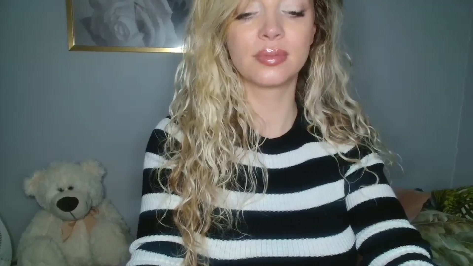Gallery image thumbnail from Nadyasoft's myfreecams stream on, 10/15/2024, 13:46 image 2 of 20
