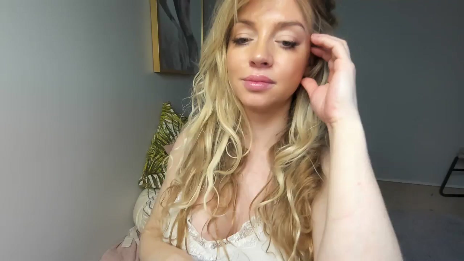 Gallery image thumbnail from Nadyasoft's myfreecams stream on, 12/30/2024, 12:11 image 16 of 20
