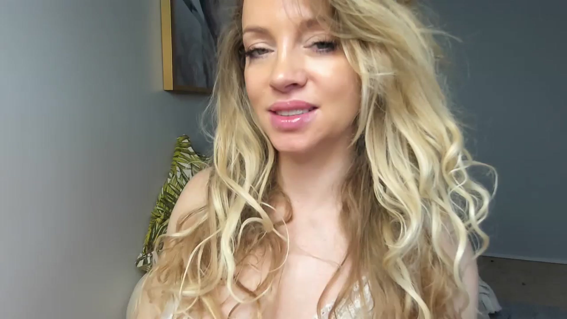 Gallery image thumbnail from Nadyasoft's myfreecams stream on, 12/30/2024, 12:11 image 8 of 20