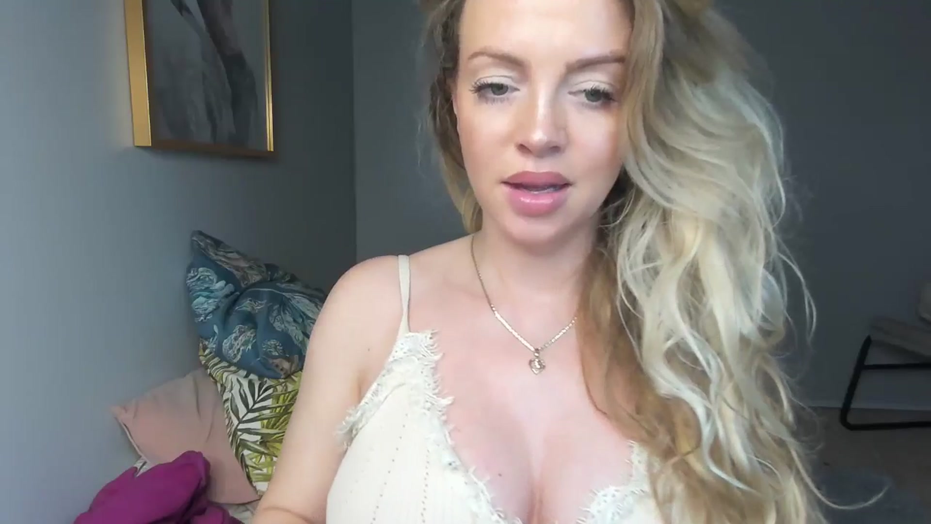 Gallery image thumbnail from Nadyasoft's myfreecams stream on, 01/12/2025, 18:41 image 12 of 20