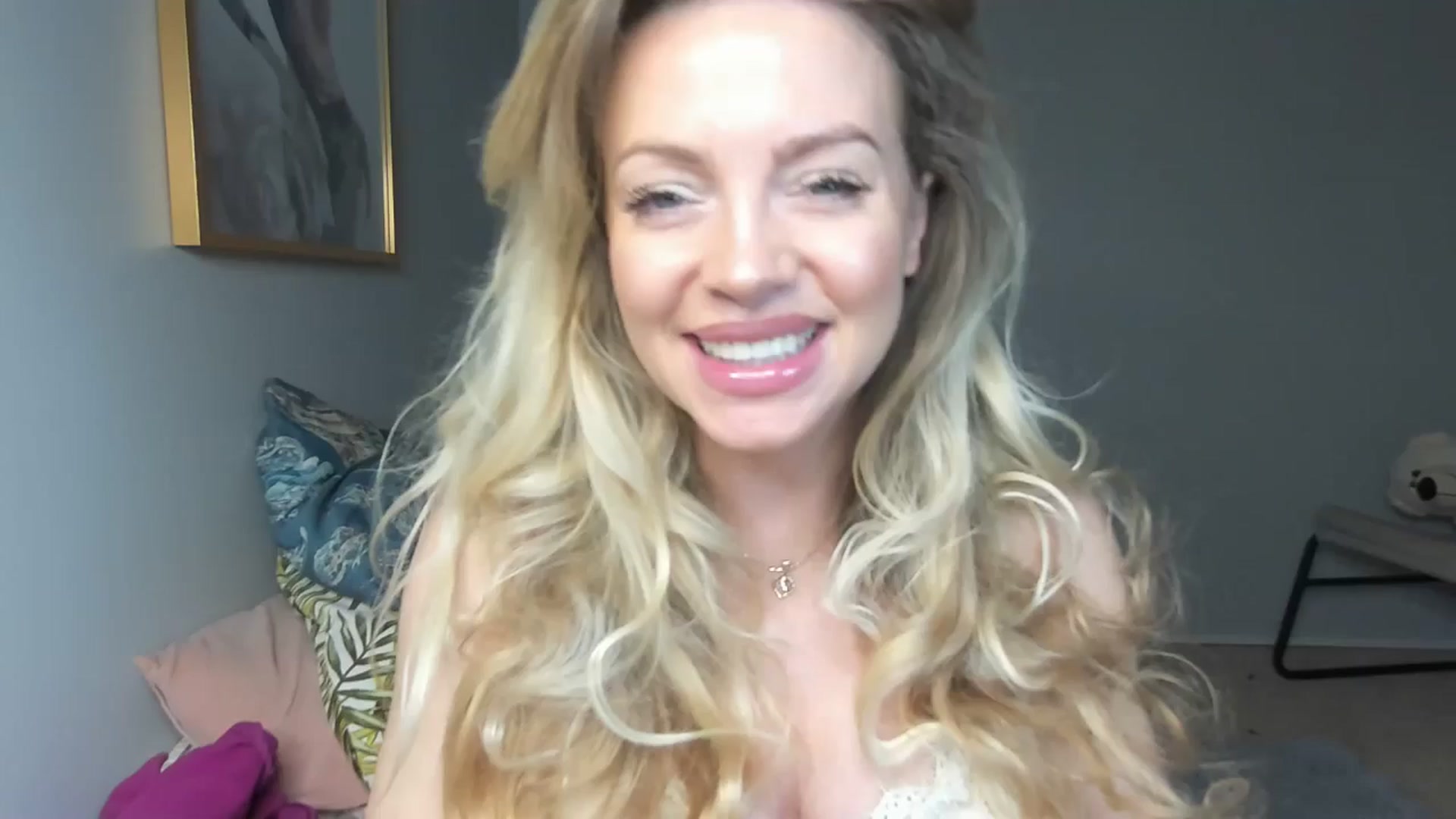 Gallery image thumbnail from Nadyasoft's myfreecams stream on, 01/12/2025, 18:41 image 1 of 20