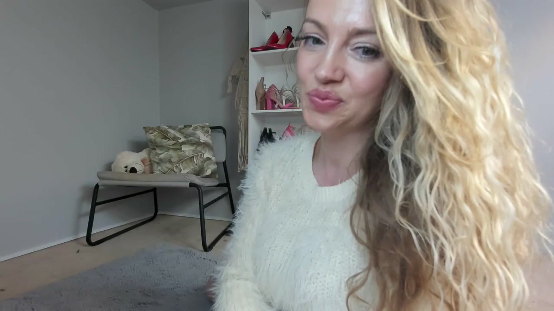 Gallery image thumbnail from Nadyasoft's myfreecams stream on, 04/28/2025, 11:53 image 9 of 20