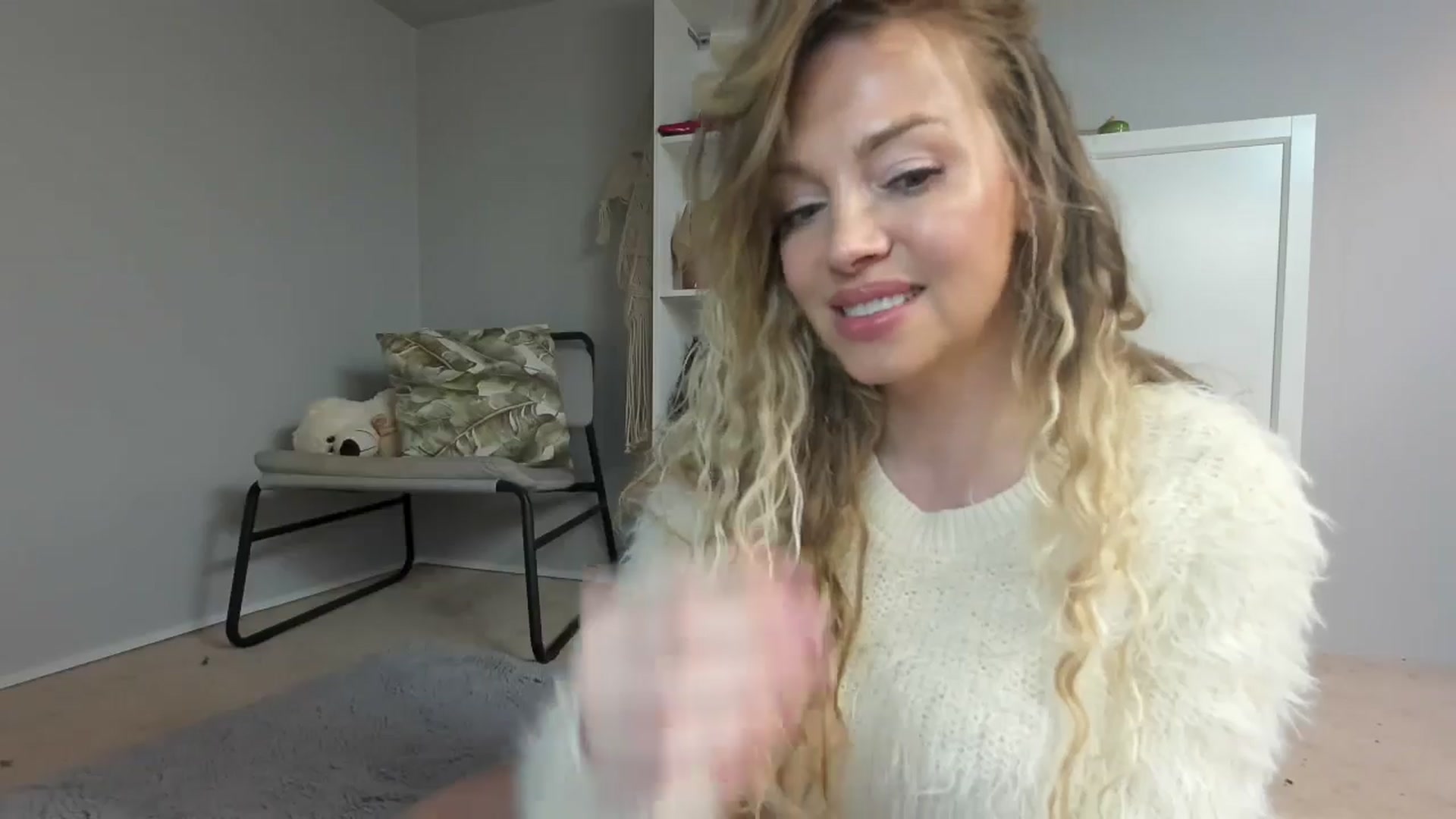 Gallery image thumbnail from Nadyasoft's myfreecams stream on, 04/28/2025, 11:53 image 11 of 20