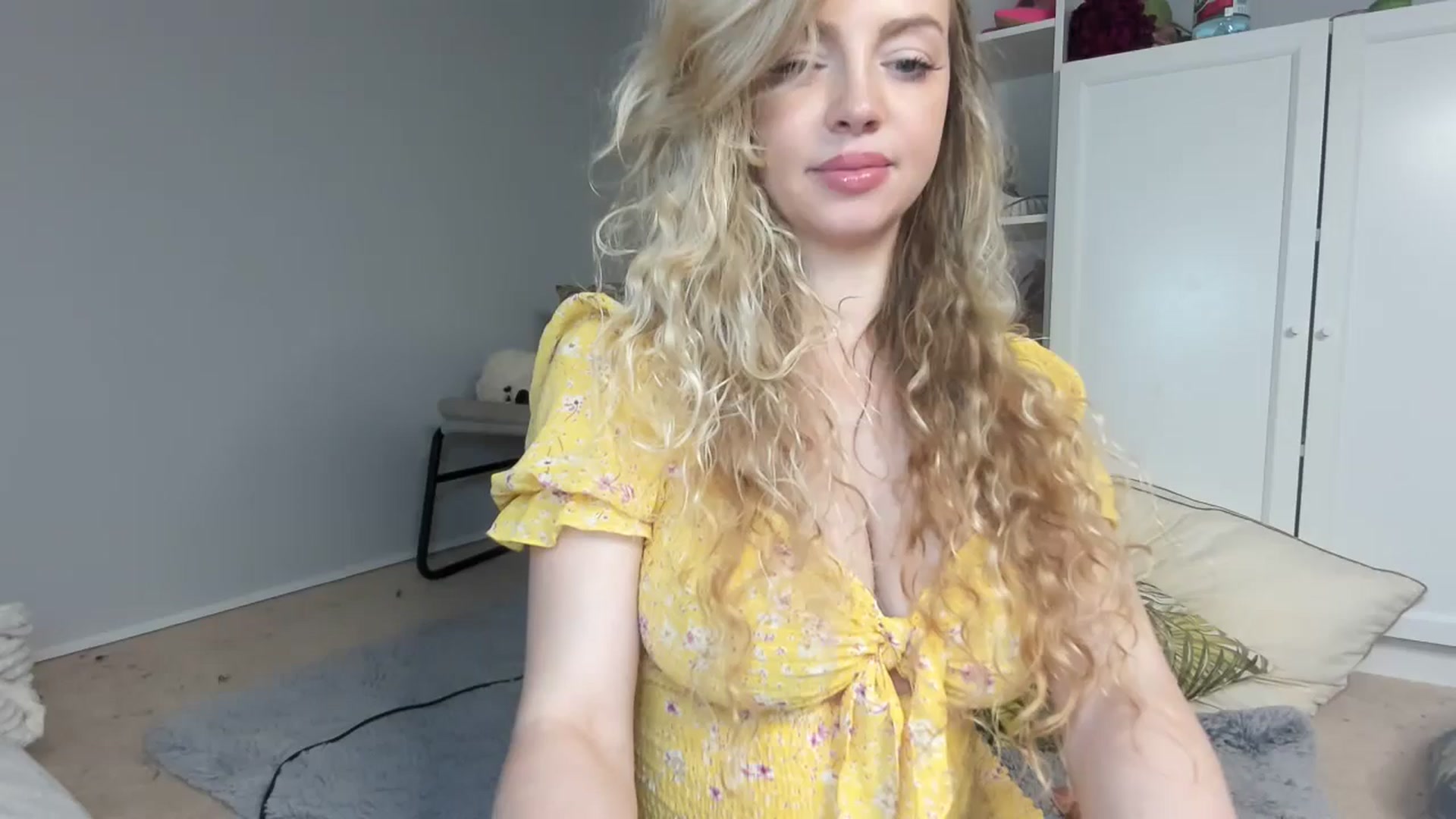 Gallery image thumbnail from Nadyasoft's myfreecams stream on, 07/24/2025, 16:35 image 3 of 20