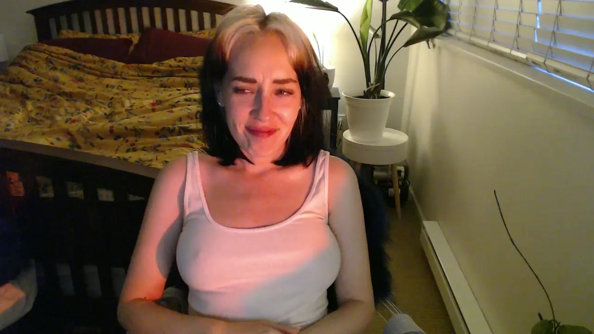 Gallery image thumbnail from NahlaHoney's myfreecams stream on, 09/08/2024, 03:22 image 14 of 20