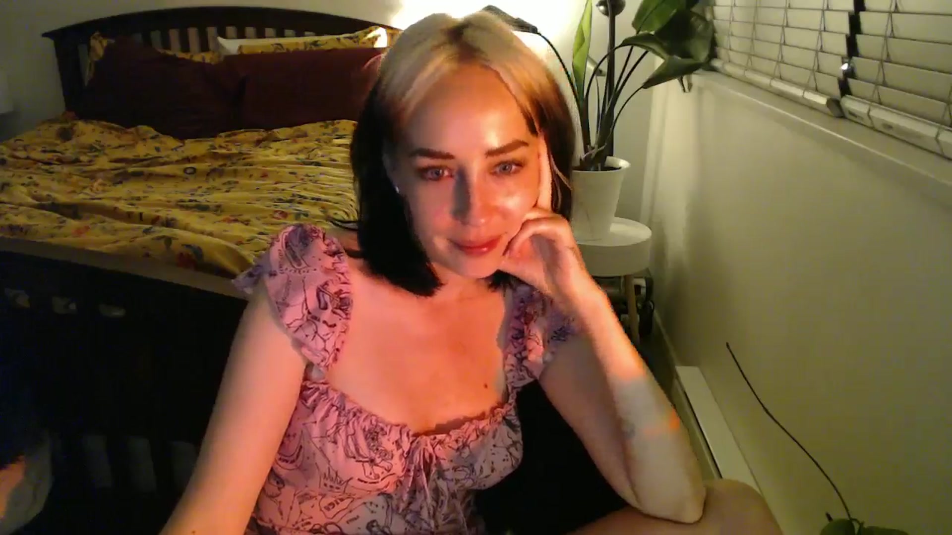 Gallery image thumbnail from NahlaHoney's myfreecams stream on, 09/10/2024, 04:06 image 15 of 20