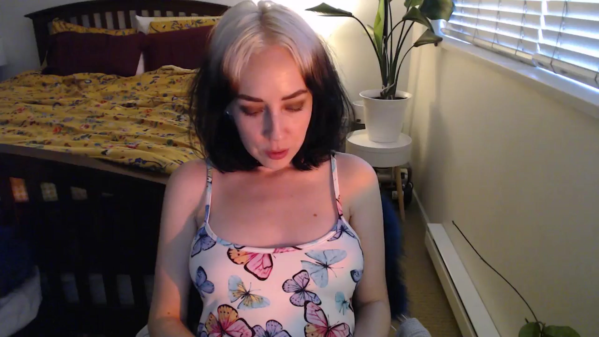 Gallery image thumbnail from NahlaHoney's myfreecams stream on, 09/17/2024, 04:23 image 8 of 20